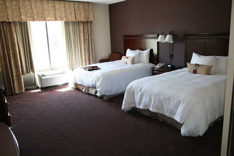 Bedroom 4, Hampton Inn&Suites Chesapeake-Battlefield Blvd , Chesapeake