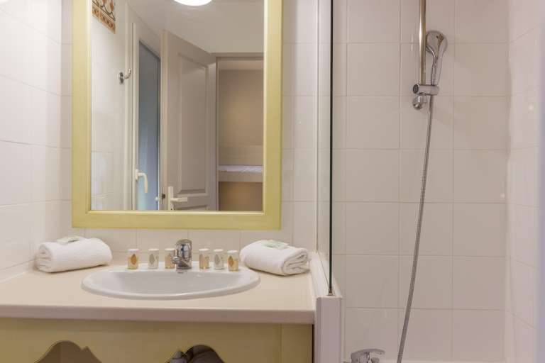 Bathroom 5, Residence PV Les Rives de Cannes Mandelieu, Alpes-Maritimes