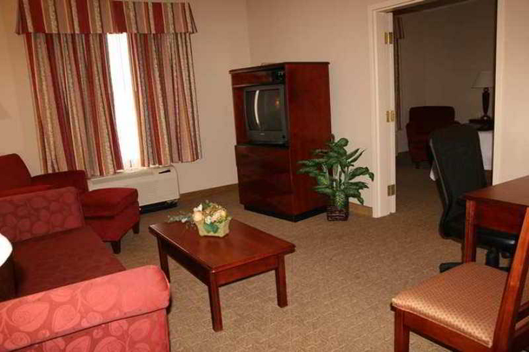 Exterior & Views 2, Hampton Inn Fayetteville, Washington