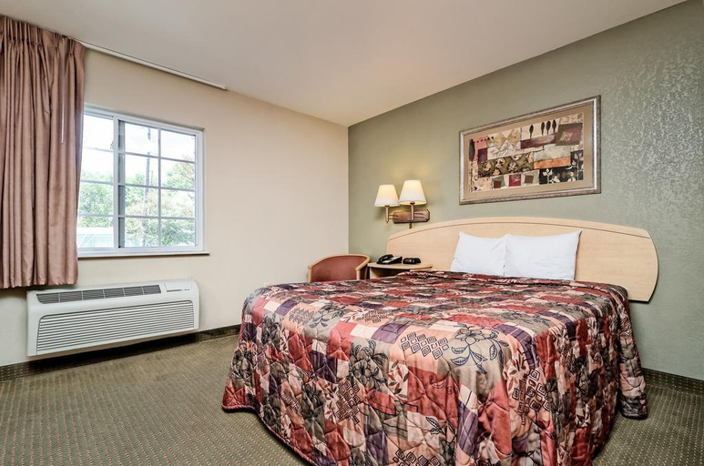 Bedroom 3, Hometowne Studios & Suites Bentonville, Benton
