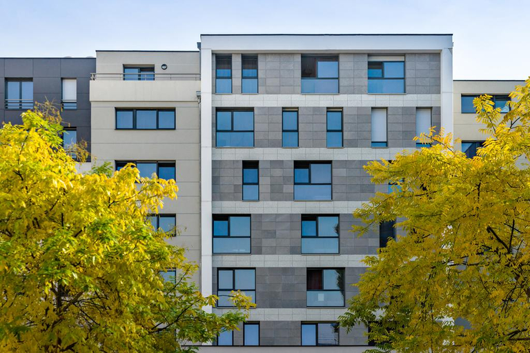 Exterior & Views