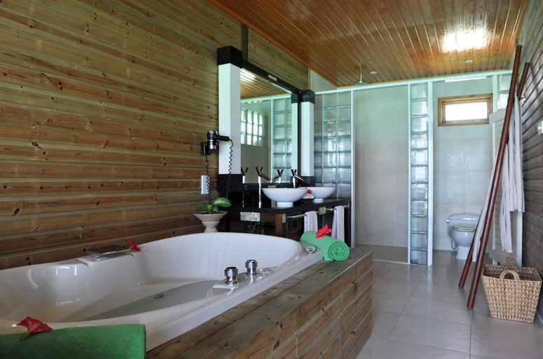 Bathroom, Komandoo Maldives Island Resort