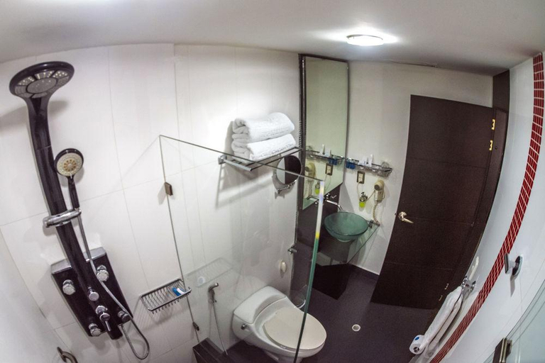 Bathroom 5, Hotel Chicamocha, Bucaramanga