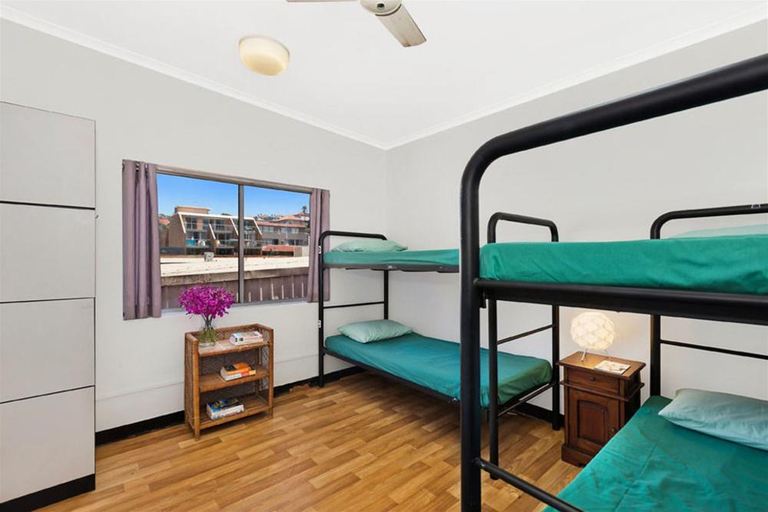 Others 5, Manly Backpackers, Sydney