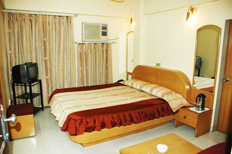 Bedroom 3, Hotel Columbus, Mumbai Suburban