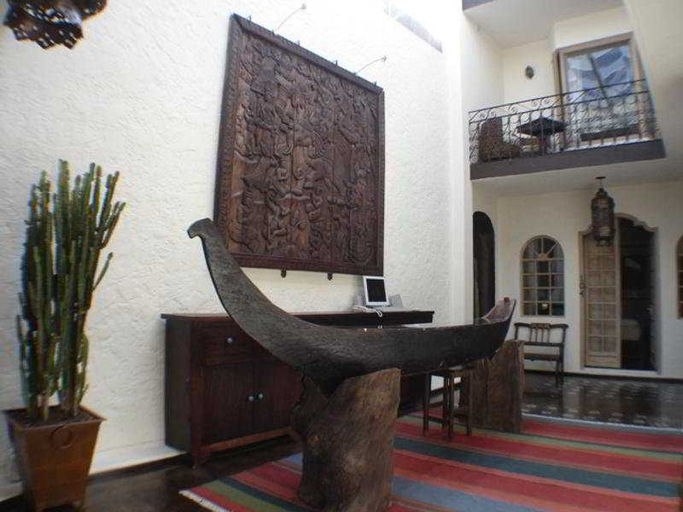 Public Area, Del Portal, Allende