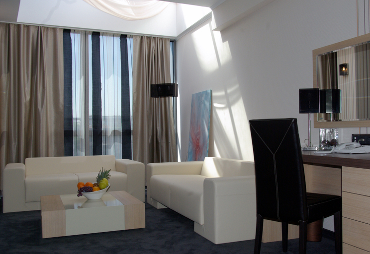 Bedroom 3, Cosmopolitan, Rousse