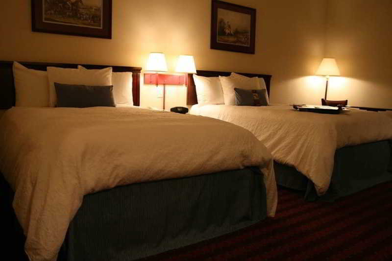 Bedroom 3, Hampton Inn Jefferson City At The Capital Mall, Cole