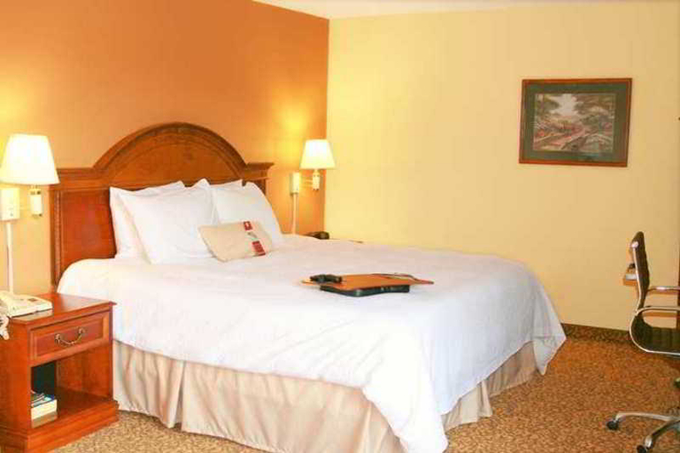 Bedroom 3, Hampton Inn Greensboro-East/Mcleansville, Guilford