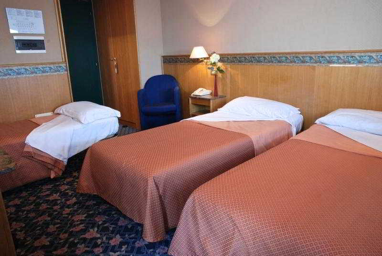 Bedroom 3, Hotel Oleggio Malpensa, Novara