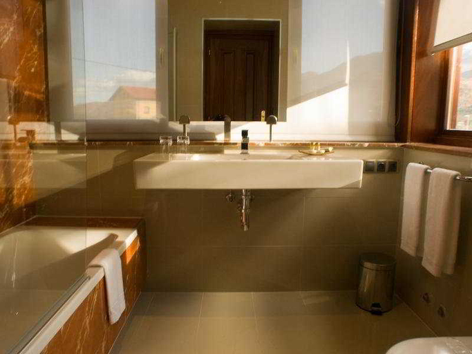 Bathroom, Hotel El Indiana, Asturias