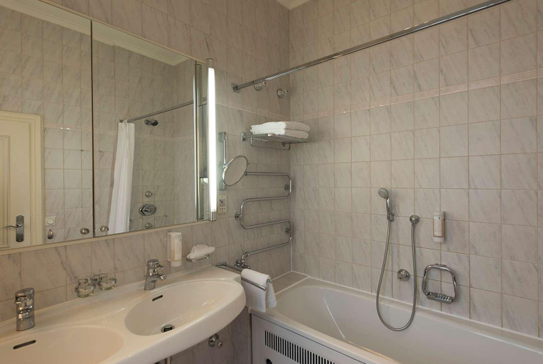 Bathroom 5, Wyndham Grand Bad Reichenhall Axelmannstein, Berchtesgadener Land