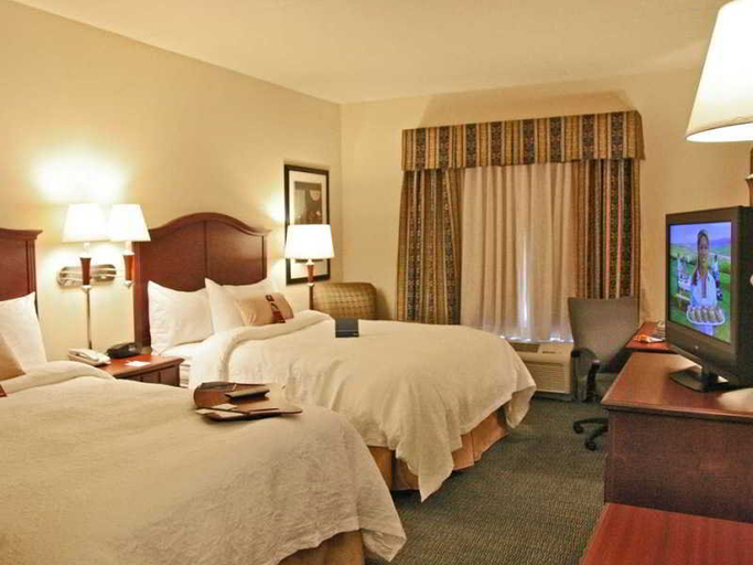 Bedroom 3, Hampton Inn & Suites Indianapolis-Airport, Indianapolis