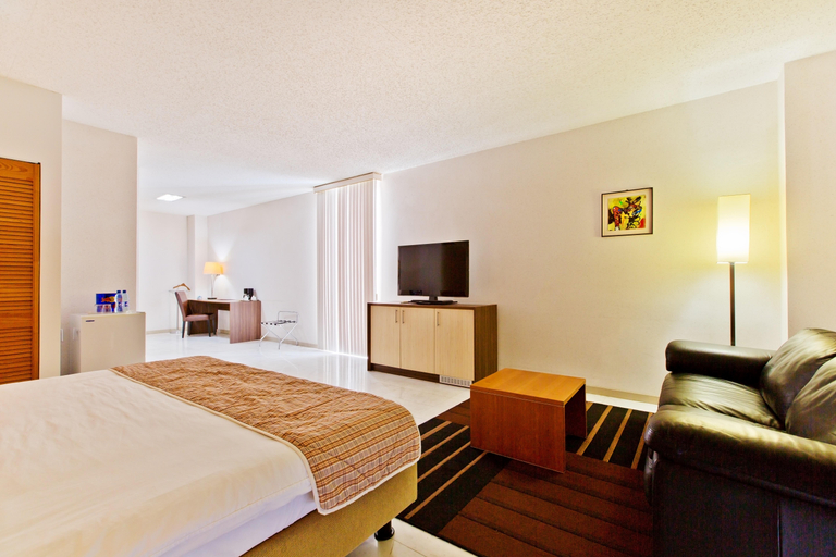 Bedroom 3, Queens Hotel, Rainville