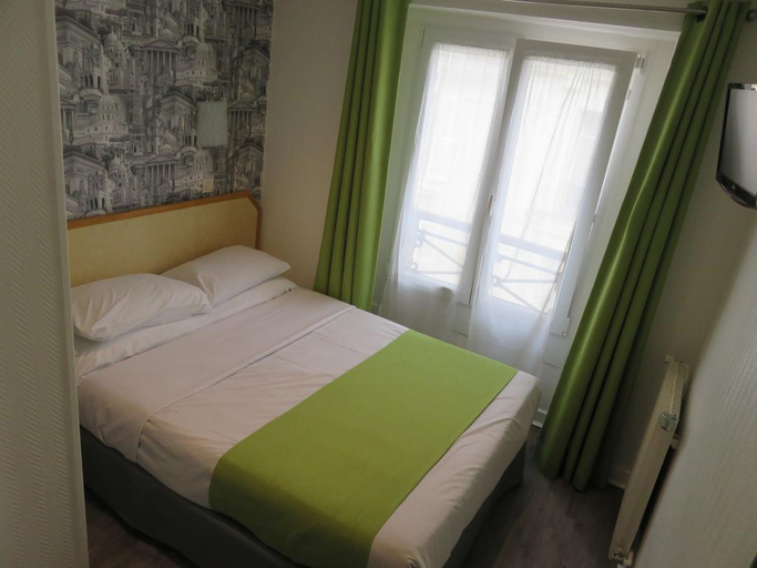 Bedroom 5, Mary's, Paris