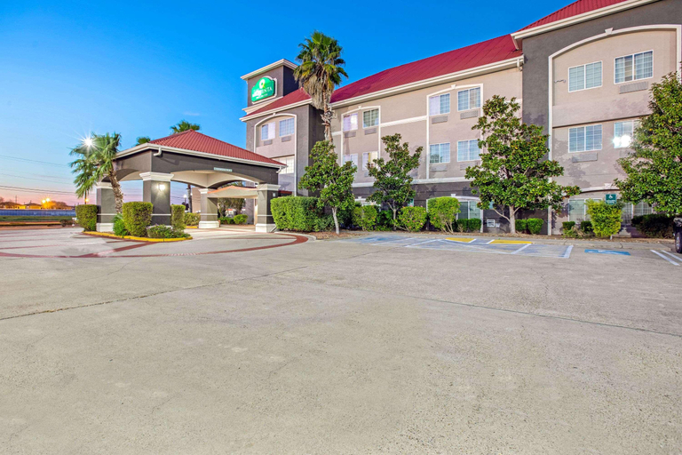 Exterior & Views 1, La Quinta Inn & Suites by Wyndham Corpus Christi Northwest, Nueces
