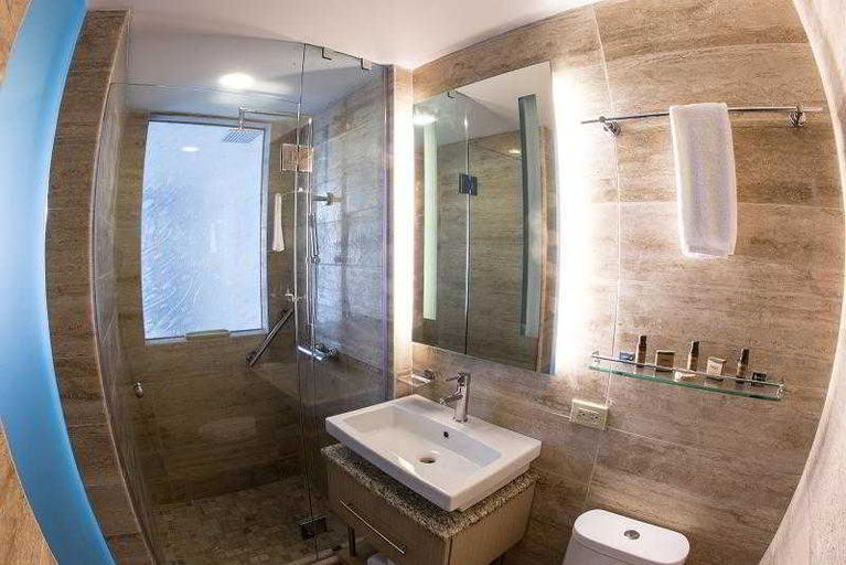 Bathroom 5, The Executive Hotel, Panamá