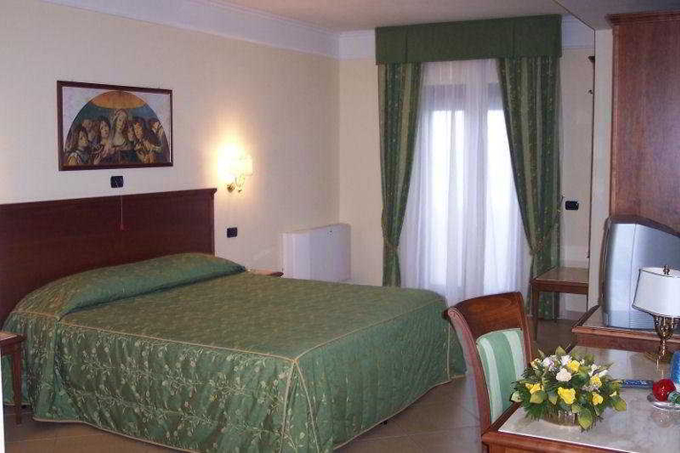 Bedroom 3, Hotel Residence Il Gabbiano, Crotone