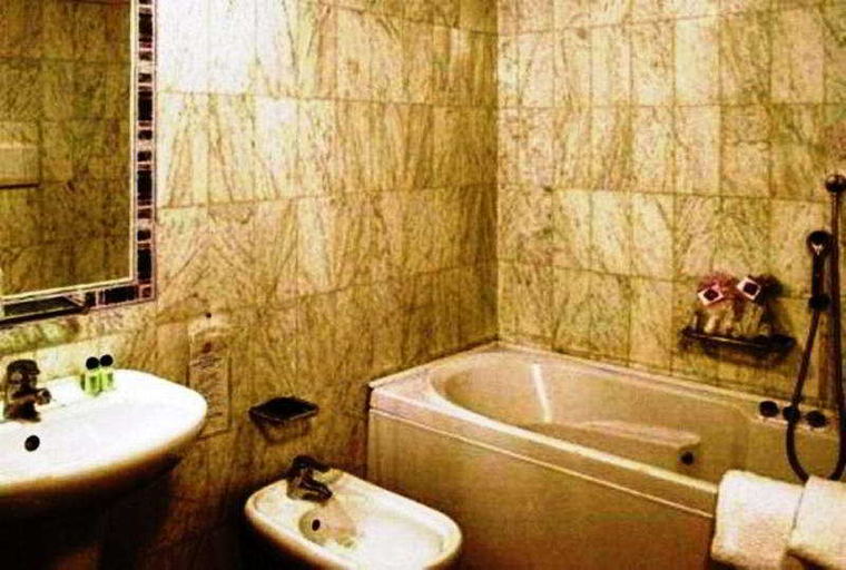 Bathroom 5, Grand Panama Hotel Firenze, Florence