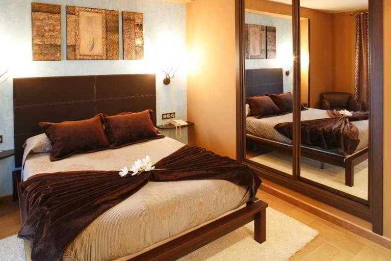 Bedroom 2, Hotel La Nava, Granada