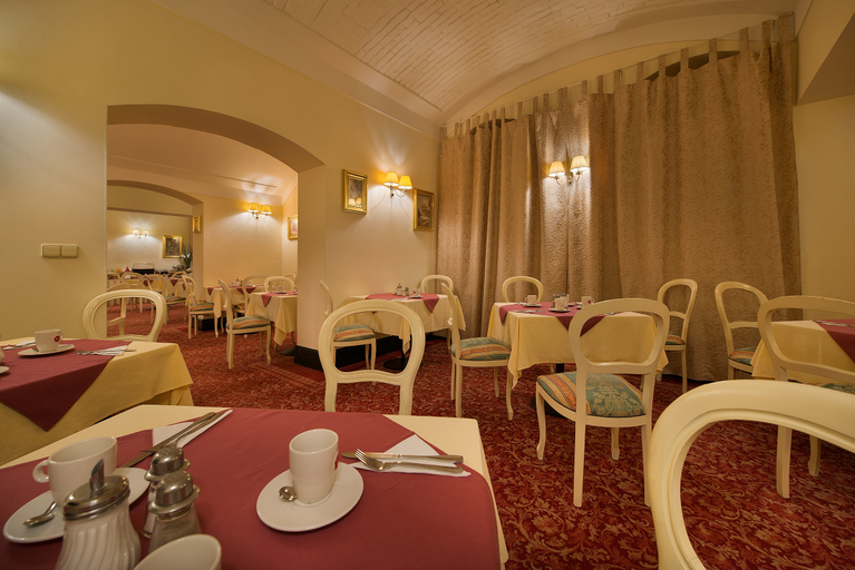 Food & Drinks 5, Hotel Angelis, Praha 5