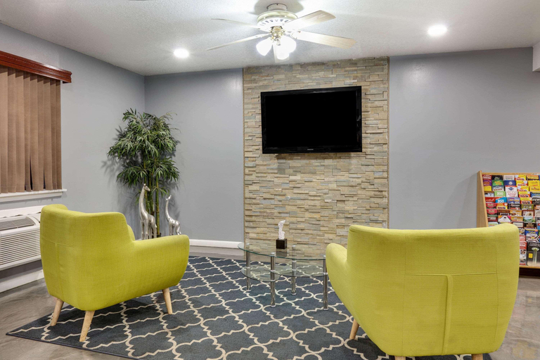 Public Area 2, Super 8 by Wyndham Downtown / Alamo, Bexar