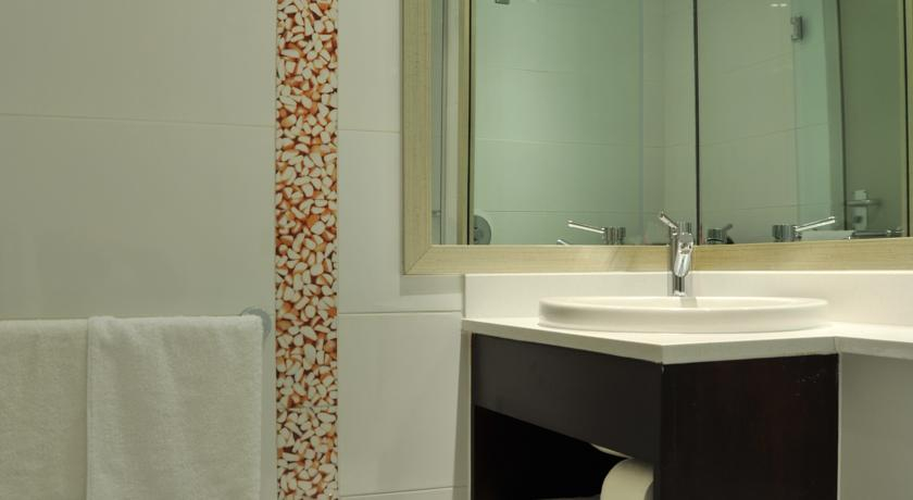Bathroom 4, ONOMO Hotel Cape Town - Inn on the Square, City of Cape Town