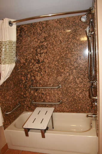 Bathroom 4, Hampton Inn & Suites Manchester-Bedford, Hillsborough