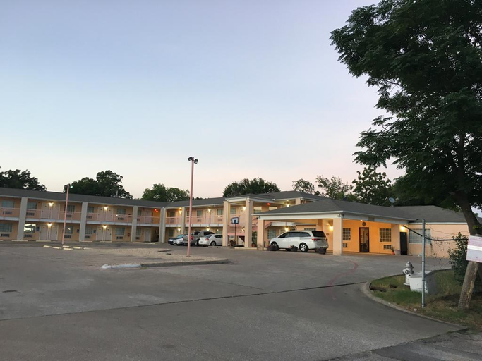 Public Area 1, Nites Inn, Bell