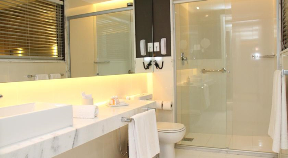 Bathroom 16