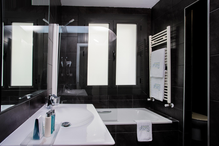 Bathroom 5, Alhama de Aragon Hotel Balneario, Zaragoza