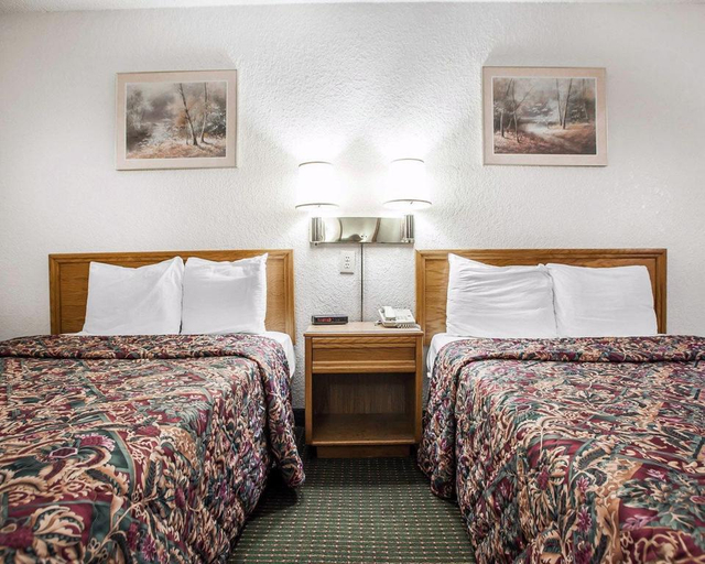 Bedroom 4, KCI Lodge, Kansas City