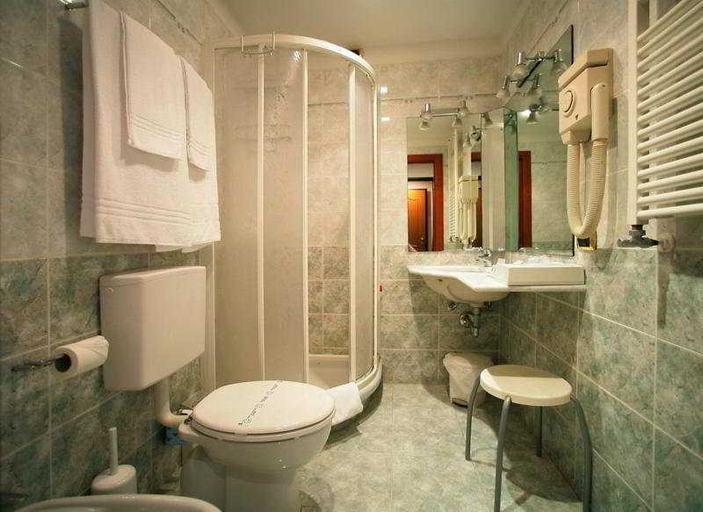 Bathroom 4, Hotel Astoria Rapallo, Genova