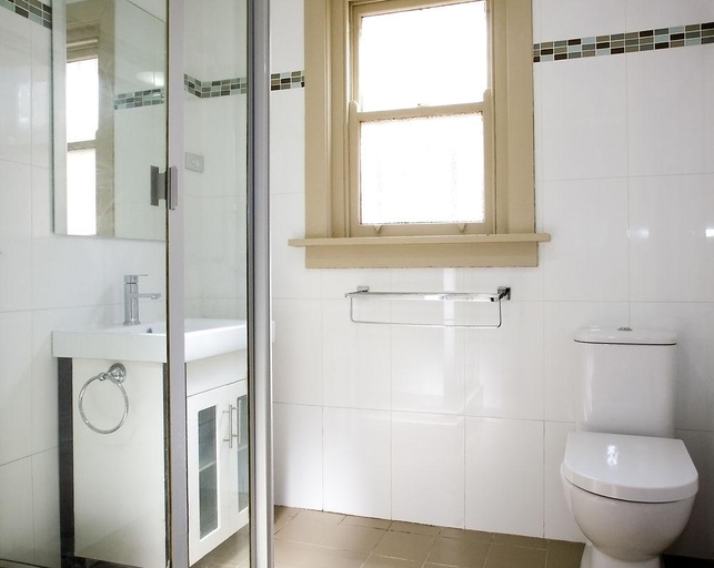 Bathroom 5, Avoca Lodge, Sydney