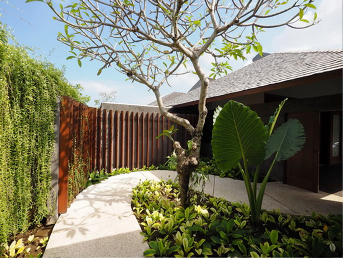 Exterior & Views 1
