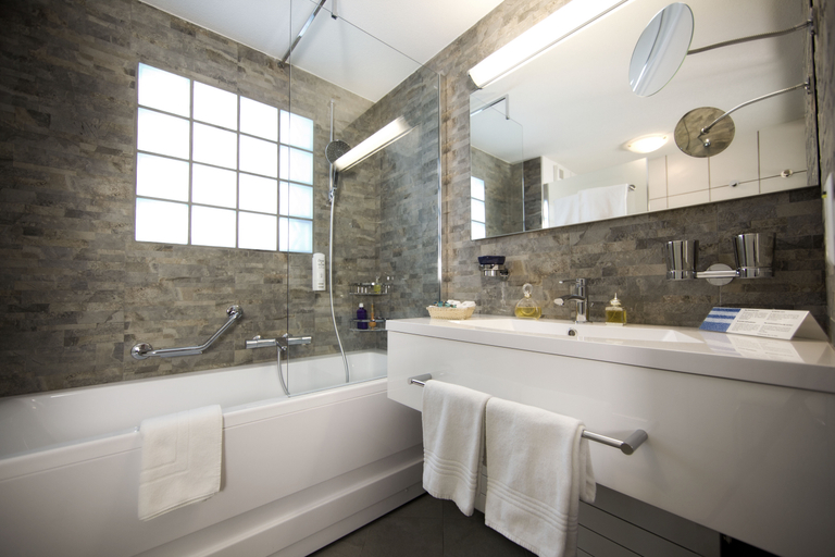 Bathroom 5, Alpen Resort - Spa & Dining, Visp