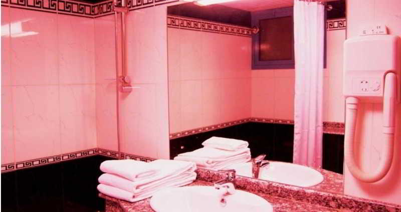 Bathroom 5, ABJAD CROWN HOTEL, Dubai