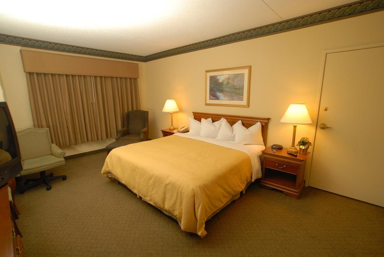 Bedroom 4, Hampton Inn & Suites Newark Airport Elizabeth, Union