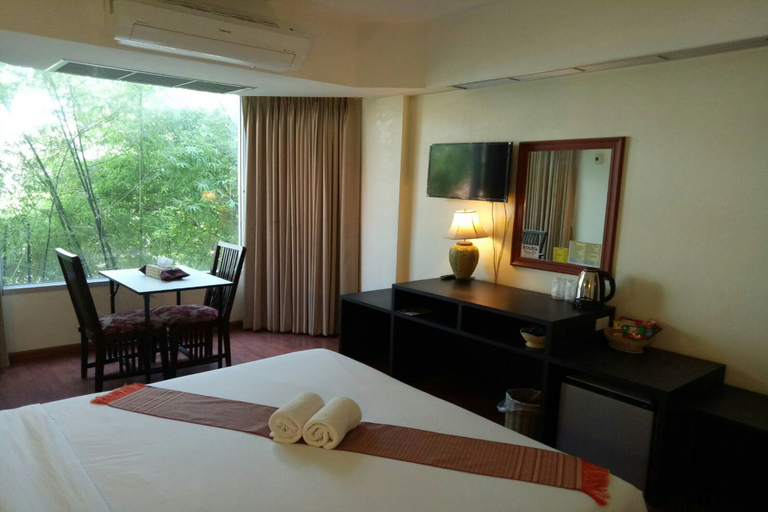 Bedroom 4, The Imperial Home Hotel, Lak Si