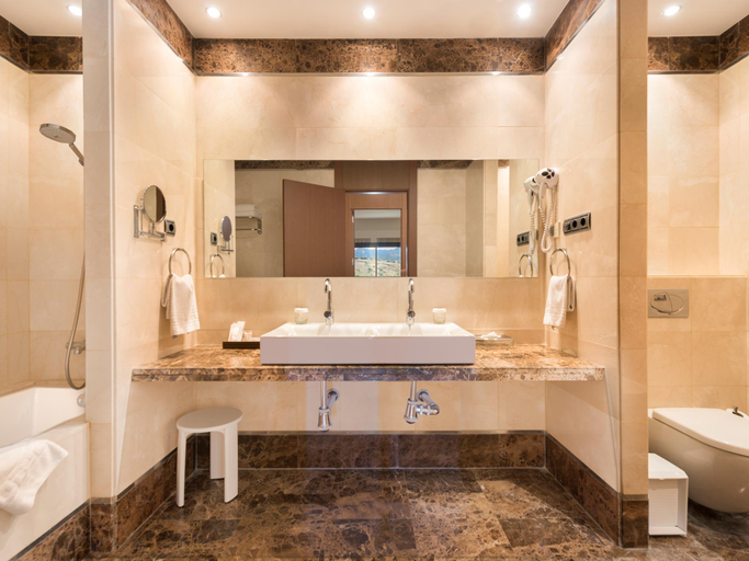 Bathroom 5, Estepona Hotel & Spa Resort, Málaga
