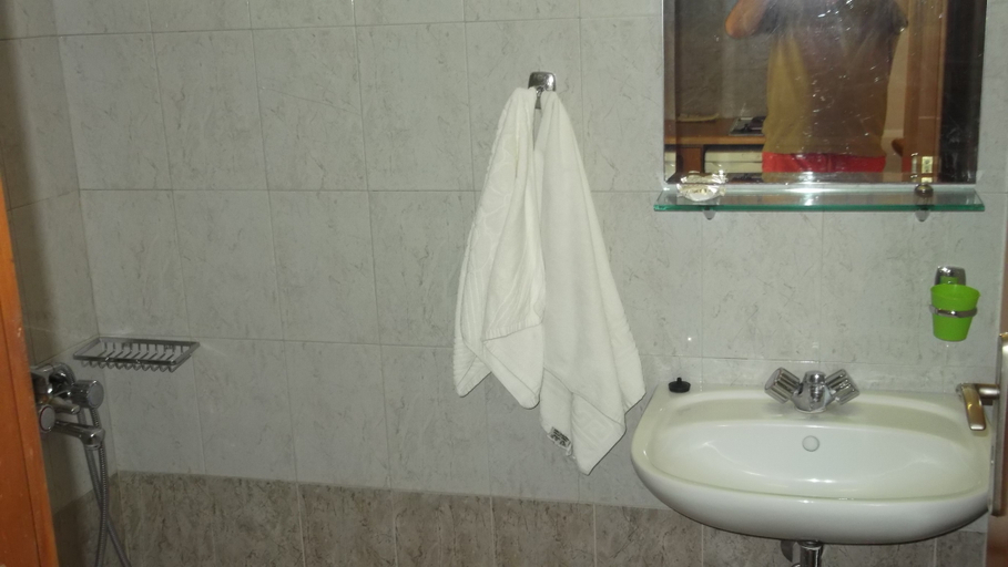 Bathroom 4, Panorama Studios, South Aegean