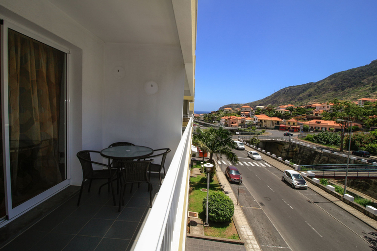 Luis Place Machico by Analodges, Machico