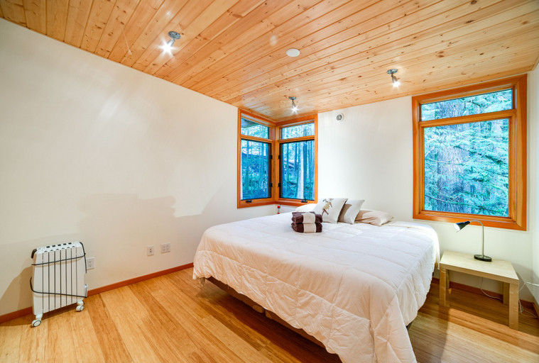 Bedroom 4, Mt. Baker Lodging Cabin 42 – Pets OK, WIFI, Sleeps 4! by MBL, Whatcom