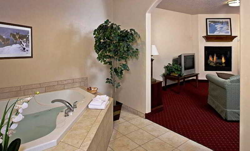 Bathroom, Yellowstone Park Hotel, Gallatin