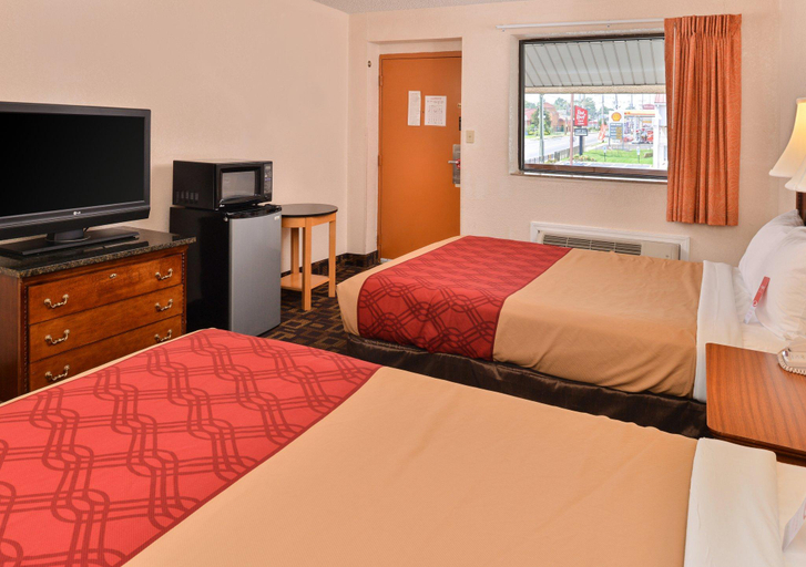Bedroom 3, Econo Lodge Bellmawr Area, Camden