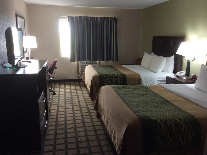 Bedroom 2, Park Inn by Radisson, Ames, Story