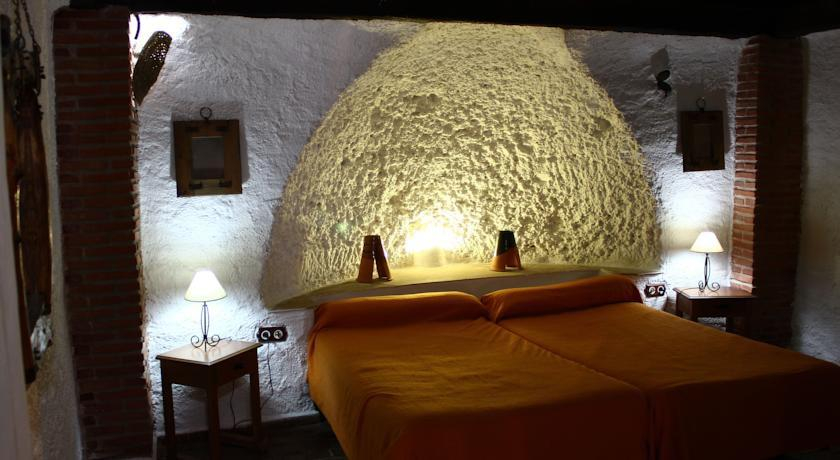 Bedroom 2, Cuevas de Tio Tobas, Granada