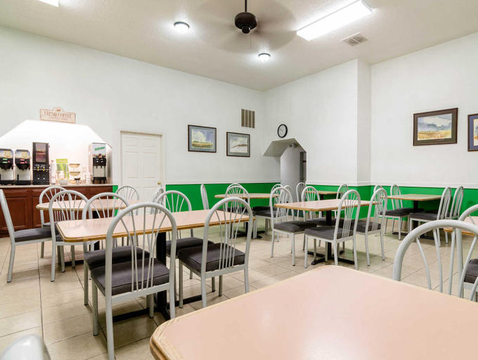 Food & Drinks 5, Quality Inn Colby Area, Thomas
