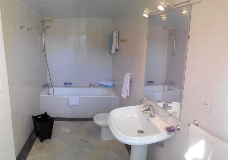 Bathroom, Les Amandiers, Tiznit