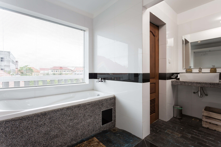 Bathroom 5, Hotel Villa Josephine, Siem Reap